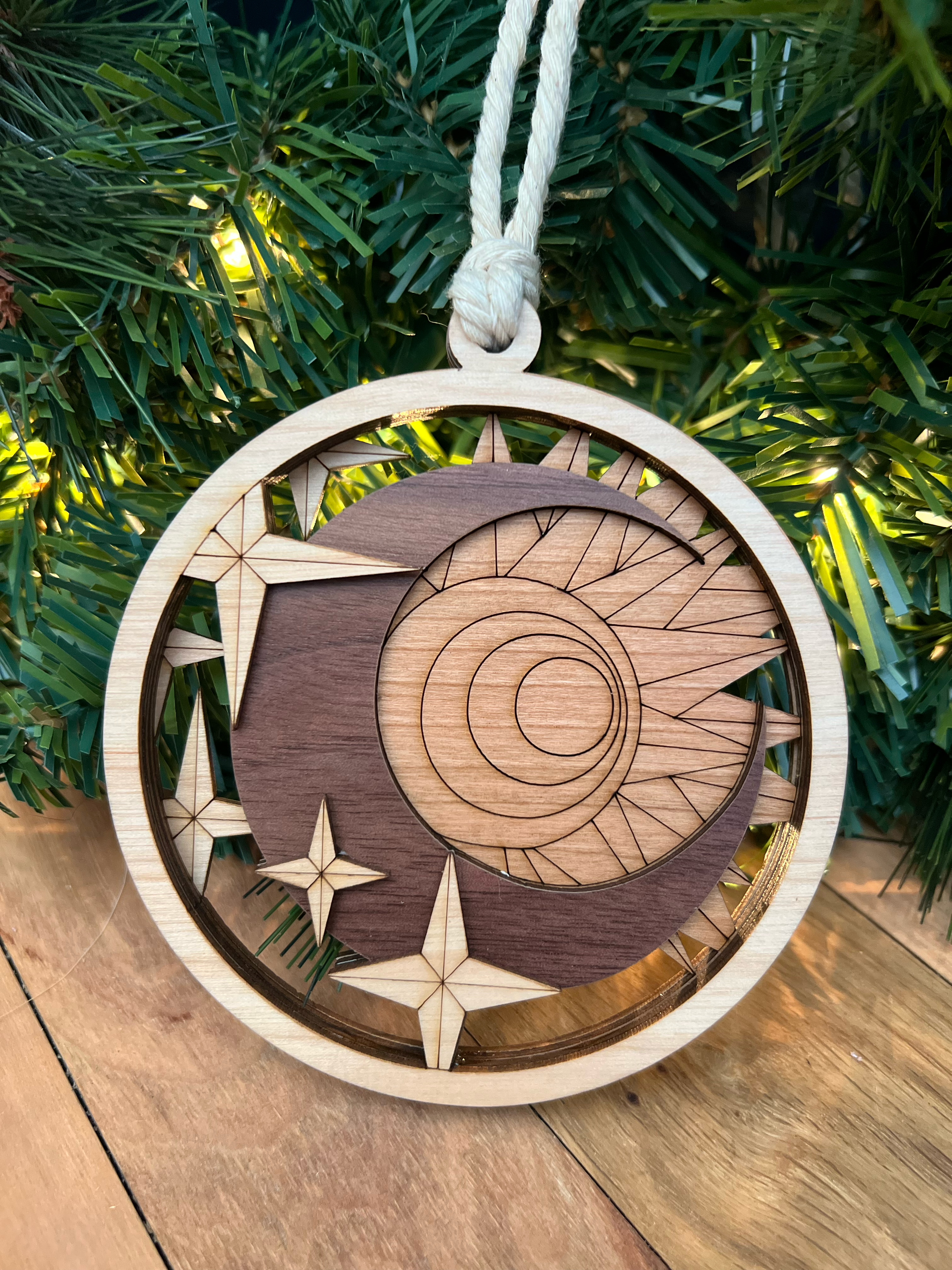Handcrafted Sun and Moon Ornament – A Harmonious Symbol of Day and Night